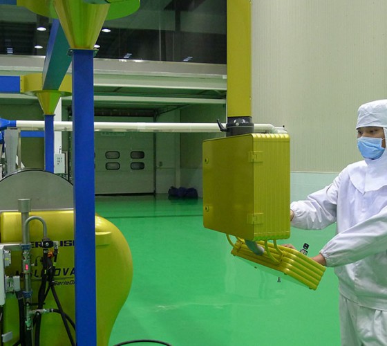 公司擁有三條原裝進(jìn)口冷榨橄欖油加工生產(chǎn)線(xiàn)，兩條德國(guó)福樂(lè)偉和一條意大利貝亞雷斯單一品種生產(chǎn)線(xiàn)，日加工鮮果能力達(dá)560噸，通過(guò)低溫純物理冷榨最大..